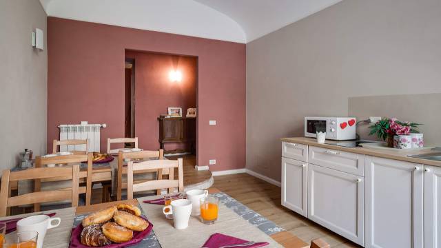 bed-and-breakfast-fema-suites-roma-prati-interni-sala-colazioni-2